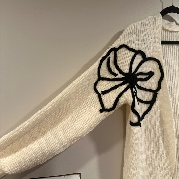 Soft & Cozy Black Flower Embroidered Cardigan Duster Cable Knit Off White NEW - Picture 6 of 15
